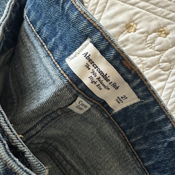 Abercrombie Crystal Embellished 90s Jean - Picture 2 of 6